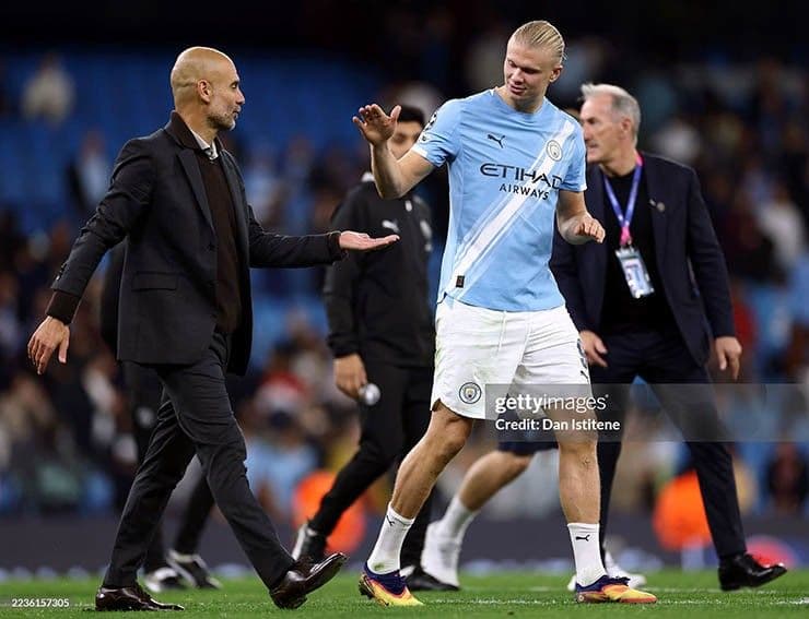 HLV Pep Guardiola và Erling Haaland, biểu tượng của Man City, đội bóng có thể suy yếu khi Guardiola rời đi.