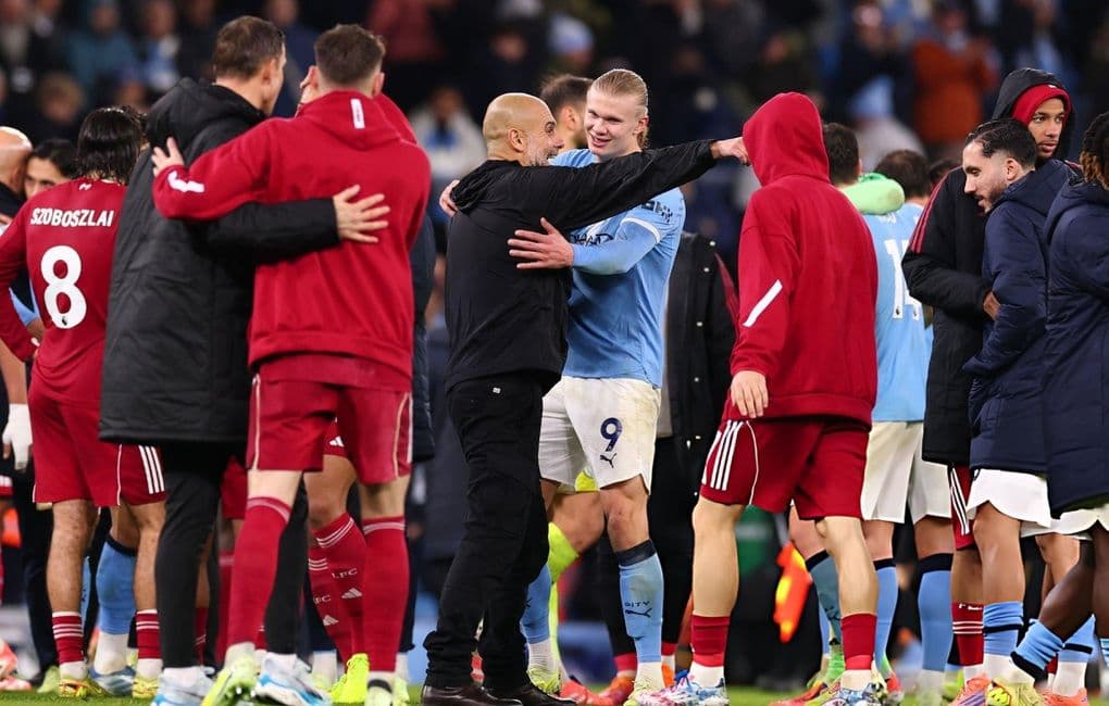 HLV Pep Guardiola và Erling Haaland ăn mừng chiến thắng của Man City trước Liverpool