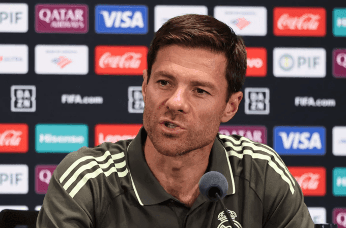 HLV Xabi Alonso phát biểu trước trận Real Madrid gặp Al Hilal ở lượt đầu bảng H FIFA Club World Cup tại sân Hard Rock, Miami, Mỹ ngày 17/6. Ảnh: FIFA