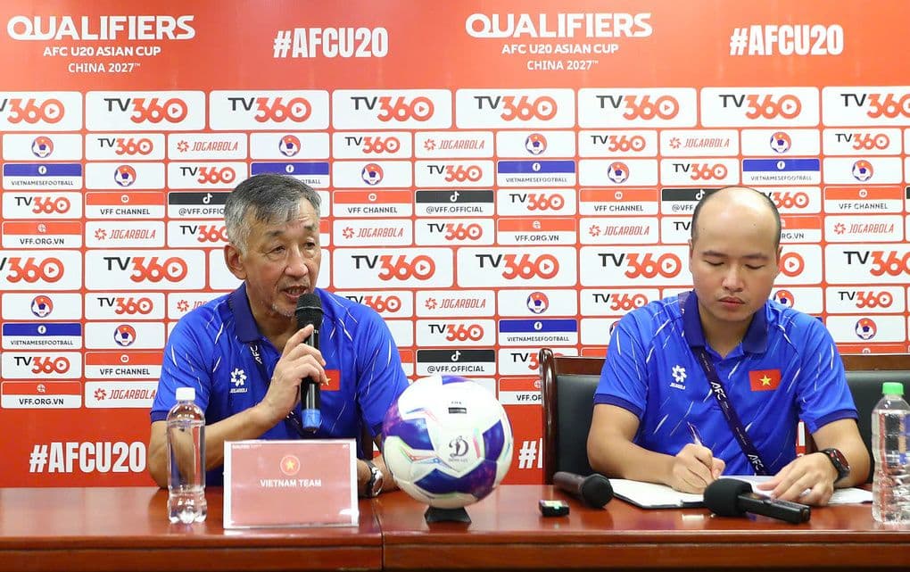HLV Yutaka Ikeuchi của U20 Việt Nam tại họp báo sau thất bại ở vòng loại U20 châu Á 2027