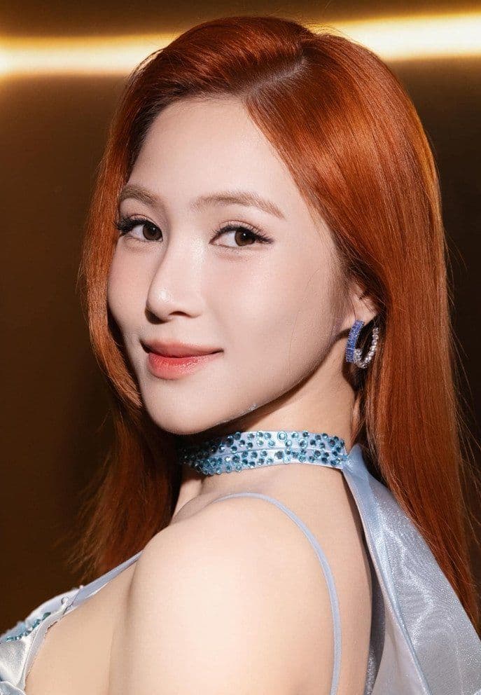 Hương Tràm đối mặt với những tin đồn ác ý và bạo lực mạng trong quá khứ.