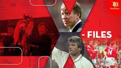 Hình ảnh các huấn luyện viên và cầu thủ ăn mừng chiến thắng, tượng trưng cho giá trị cốt lõi và vẻ đẹp của môn thể thao vua.