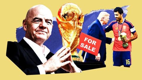 Hình ảnh ghép Gianni Infantino, cúp vàng World Cup với biển 'FOR SALE' và Donald Trump, tượng trưng cho sự thương mại hóa bóng đá.