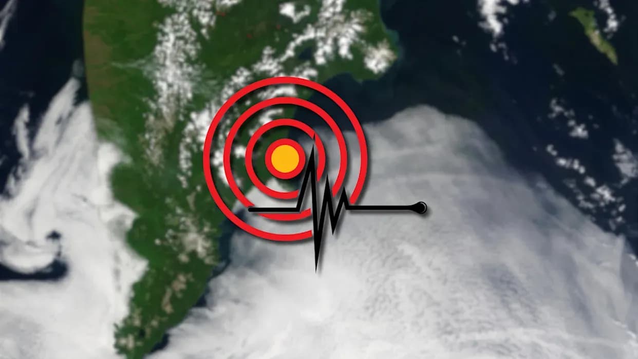 Hình ảnh minh họa động đất dưới đáy biển gây sóng thần, với biểu tượng địa chấn trên bản đồ.
