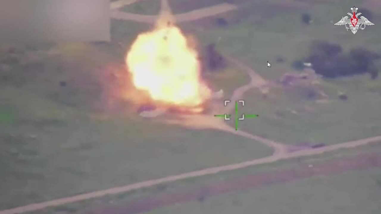 Hình ảnh từ trên cao cho thấy vụ nổ do UAV Geran tấn công, thể hiện sức mạnh công nghệ quân sự.