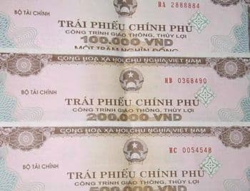 Hình ảnh trái phiếu chính phủ, tượng trưng cho sự đa dạng hóa danh mục đầu tư và các lựa chọn tài chính khác ngoài vàng.