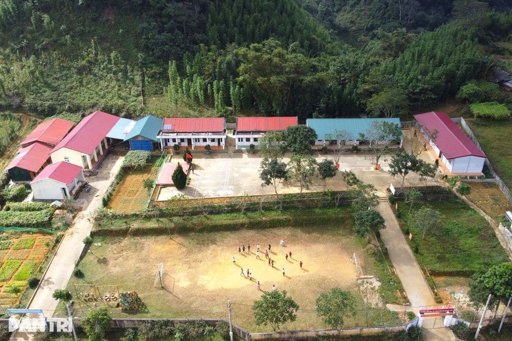 Hình ảnh trường học vùng cao, nơi giáo viên đang ngày đêm bám trường, bám lớp.