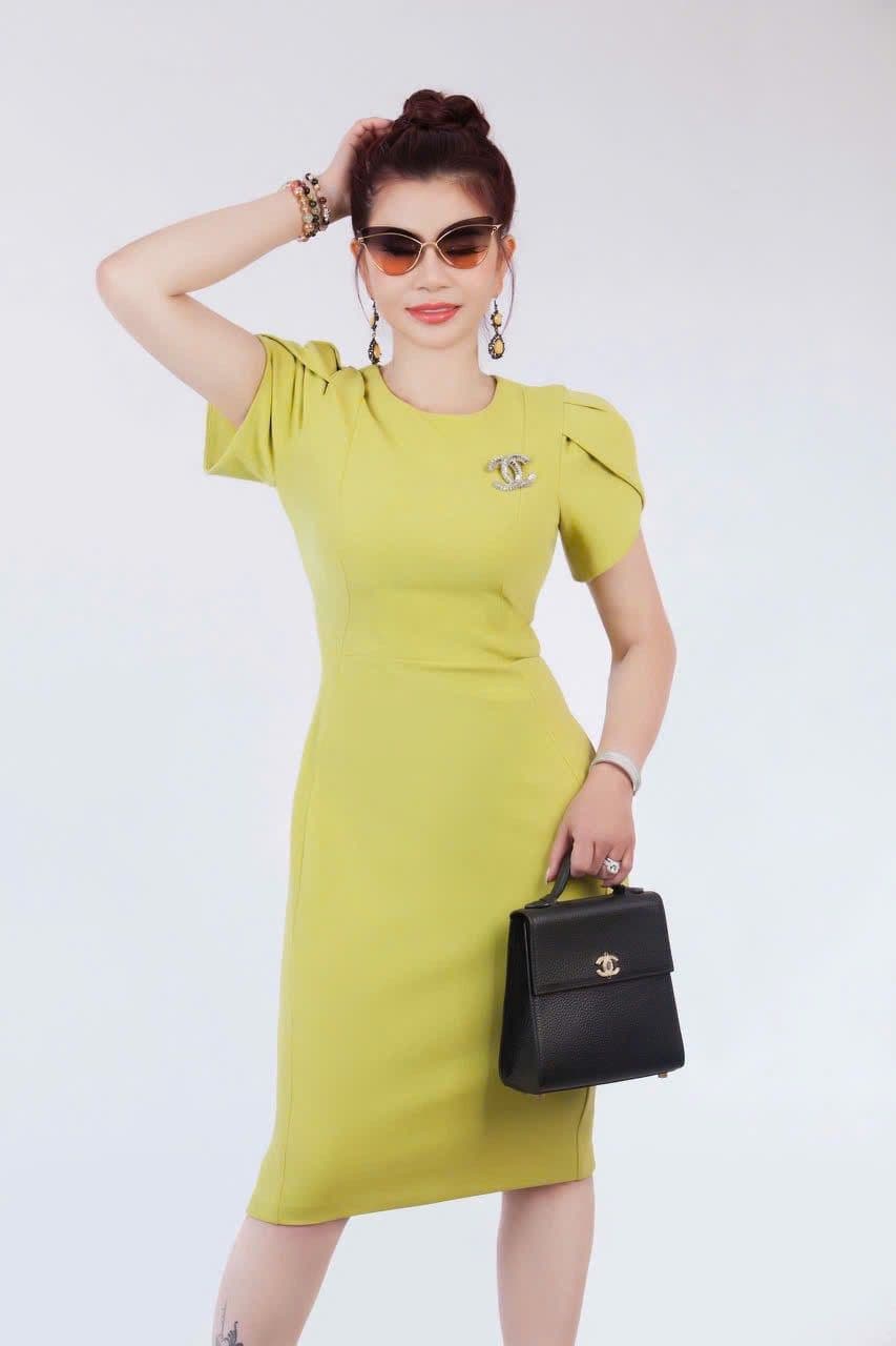 Hoa hậu doanh nhân Diễm Giang trong trang phục thanh lịch, biểu tượng cho sự đam mê và nỗ lực vượt thời gian trong nghệ thuật