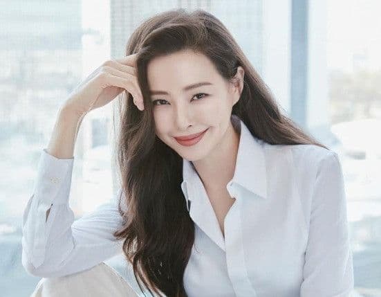 Hoa hậu Hàn Quốc Honey Lee, một ngôi sao khác từng vướng lùm xùm thuế tương tự Cha Eun Woo.