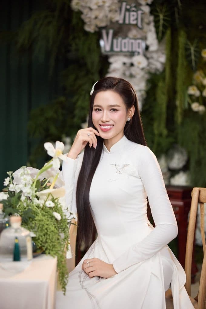 Hoa hậu Đỗ Thị Hà rạng rỡ, hạnh phúc trong lễ ăn hỏi riêng tư, đánh dấu hành trình mới sau vương miện.