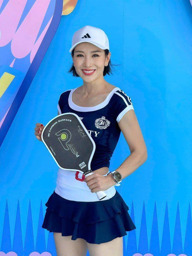 Hoa khôi Thu Hương trong trang phục thể thao, minh họa lối sống chú trọng sức khỏe và phúc lợi cá nhân.