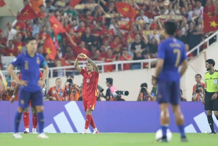 Hoàng Hên ghi bàn quan trọng, thể hiện tinh thần chiến đấu không bỏ cuộc của đội tuyển Việt Nam.