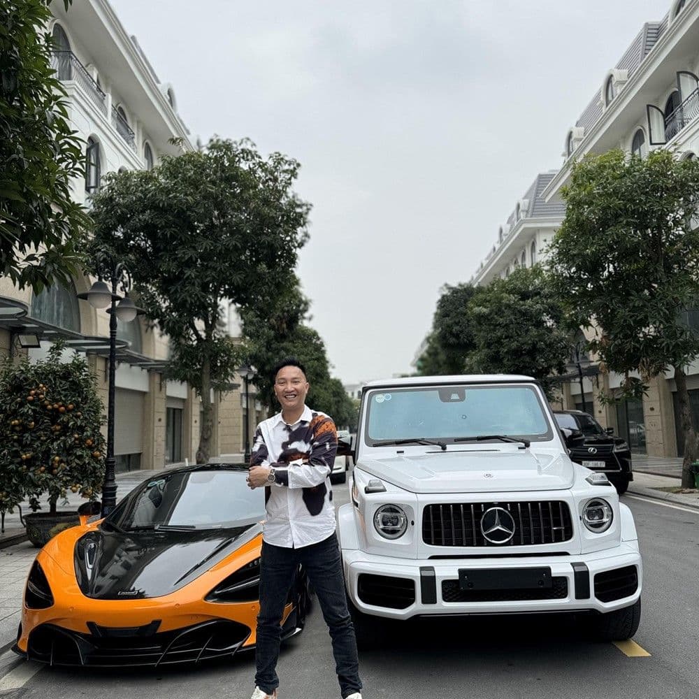 Huấn Hoa Hồng, người xây dựng đế chế kinh doanh từ sách lậu đến vườn tùng