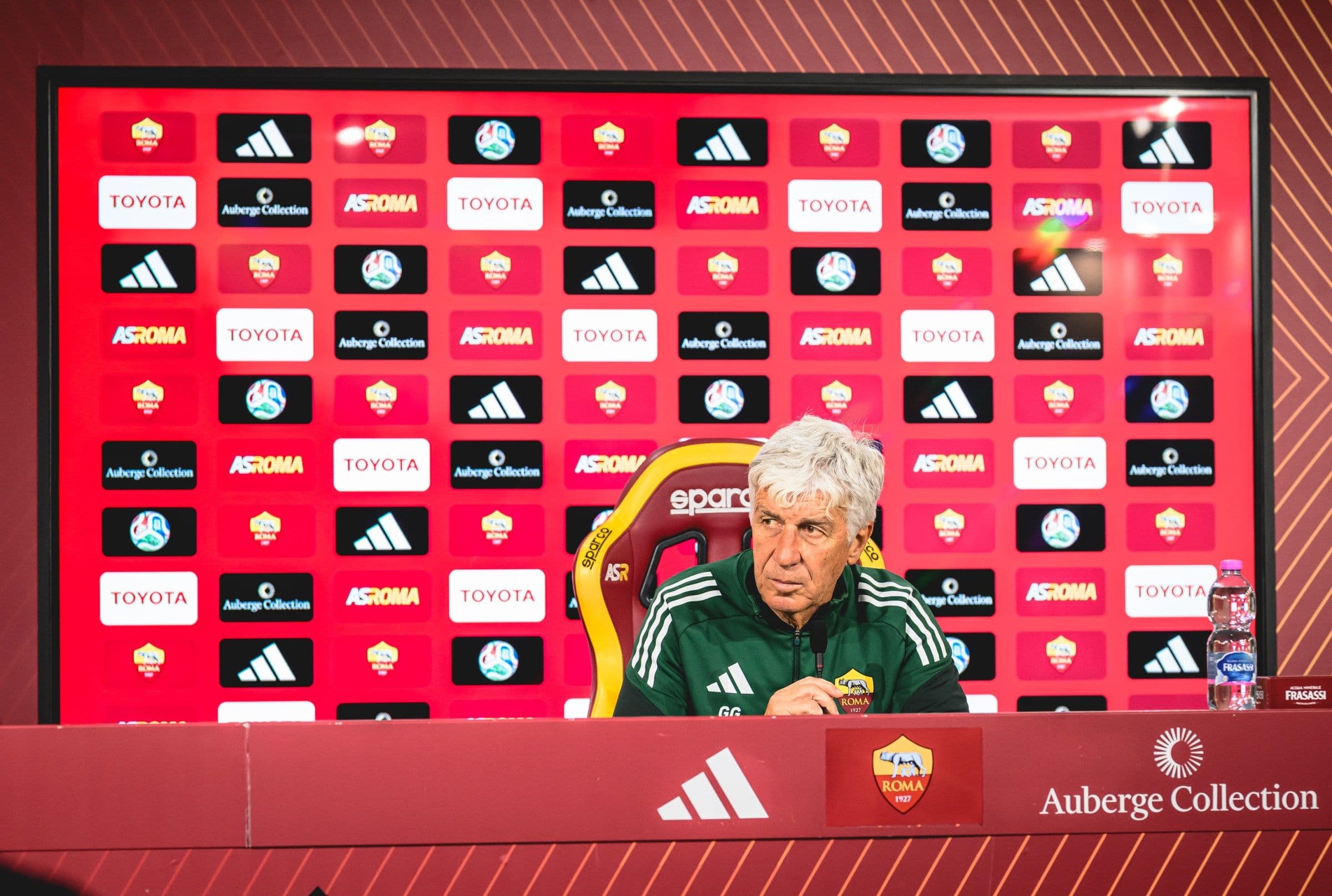 Huấn luyện viên Gian Piero Gasperini của AS Roma tại buổi họp báo, chia sẻ về khát vọng 'đo lường' sức mạnh đội bóng.