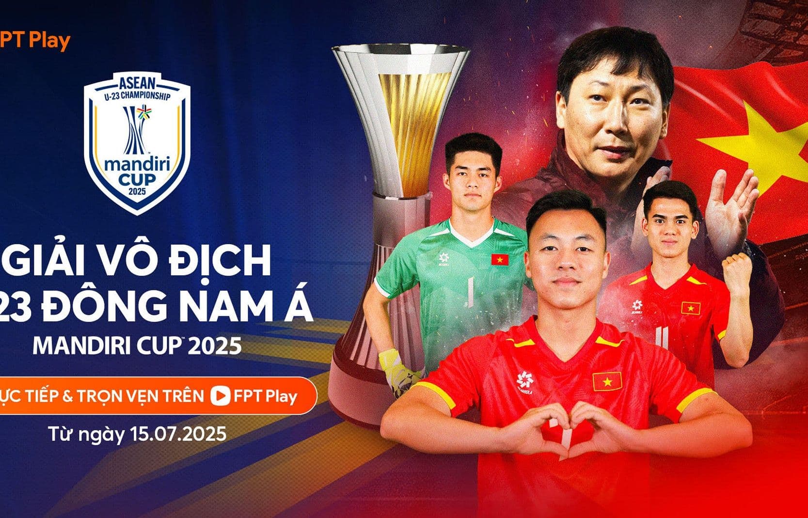 Huấn luyện viên Kim Sang Sik và các cầu thủ U23 Việt Nam cùng cúp vô địch U23 Đông Nam Á 2025, biểu tượng cho giải đấu và tầm nhìn phát triển bóng đá khu vực.