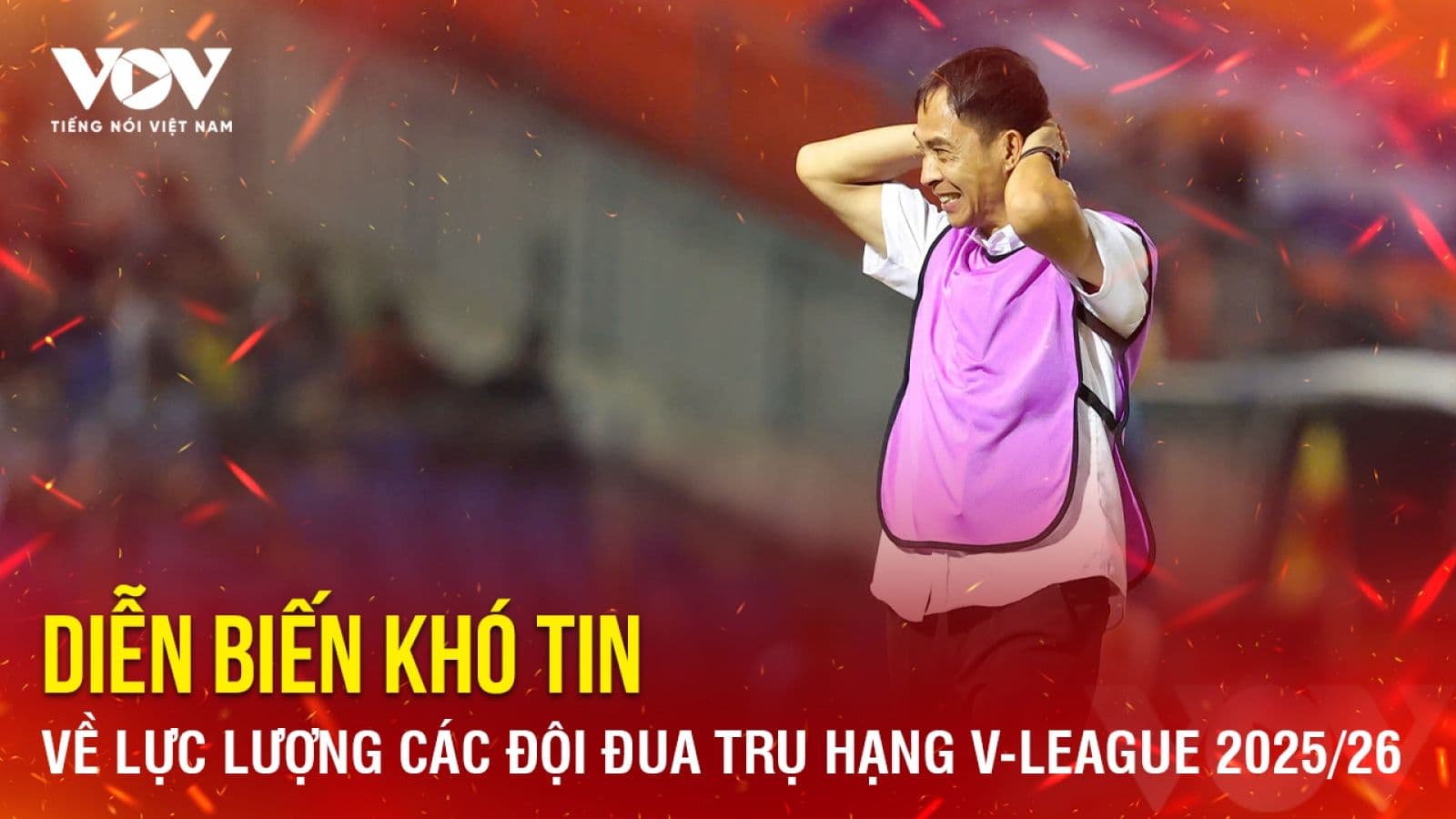 Huấn luyện viên lo lắng trên sân cỏ, thể hiện áp lực của cuộc chiến trụ hạng V-League