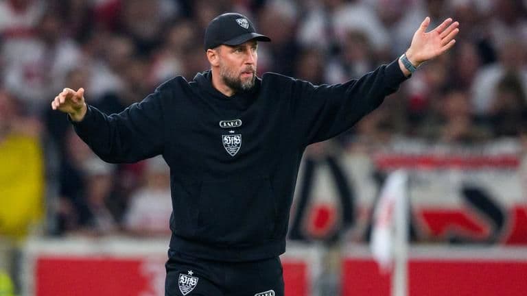 Huấn luyện viên Sebastian Hoeneß của VfB Stuttgart, đối thủ mạnh mẽ và hiệu quả trong Bundesliga.
