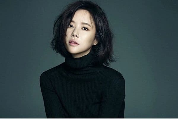 Hwang Jung Eum với vẻ mặt suy tư, động cơ tham vọng đằng sau vụ biển thủ.