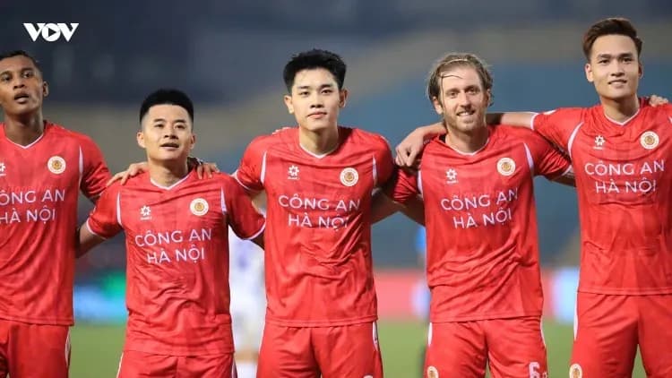 Đội bóng CAHN ăn mừng chiến thắng, hướng tới chức vô địch V-League 2025/2026