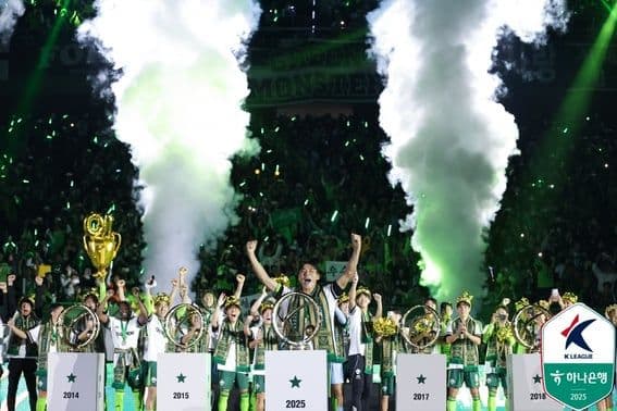 Đội bóng K-League ăn mừng chức vô địch, thể hiện tinh thần cạnh tranh của bóng đá Hàn Quốc tại AFC Champions League