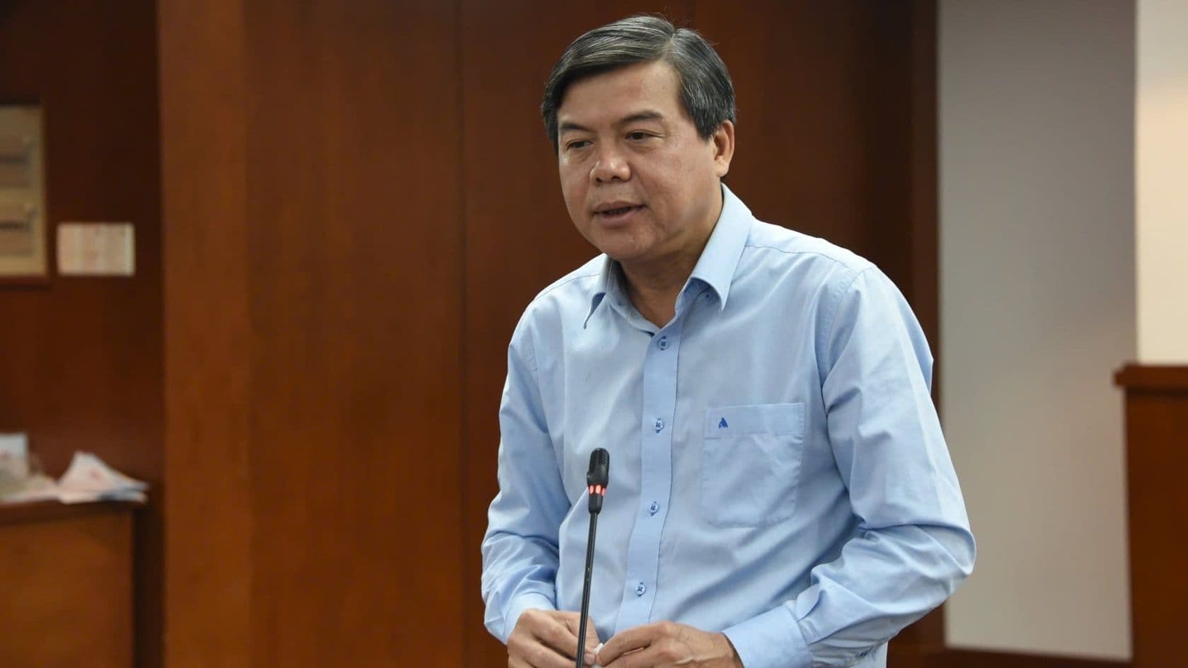 Đại diện cơ quan chức năng phát biểu tại họp báo về vụ bê bối thực phẩm Sago Food, nhấn mạnh trách nhiệm quản lý.