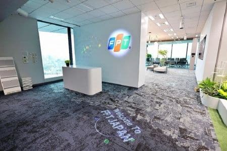 Đại diện FPT và Smart Holdings ký kết hợp tác tại Nhật Bản, thể hiện dấu ấn công nghệ toàn cầu của FPT.