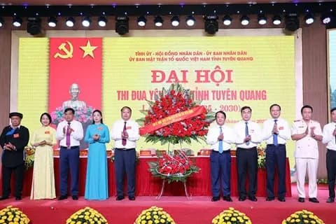Đại hội thi đua yêu nước tại Tuyên Quang, thể hiện sự tái tạo năng lượng và gắn kết dân tộc vì một Việt Nam hùng cường.