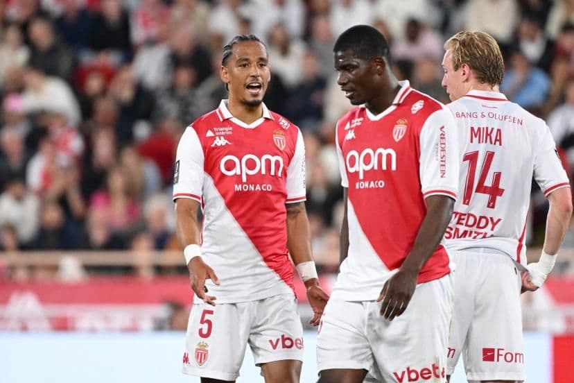 Đội hình AS Monaco trên sân, thể hiện sức mạnh và tham vọng.