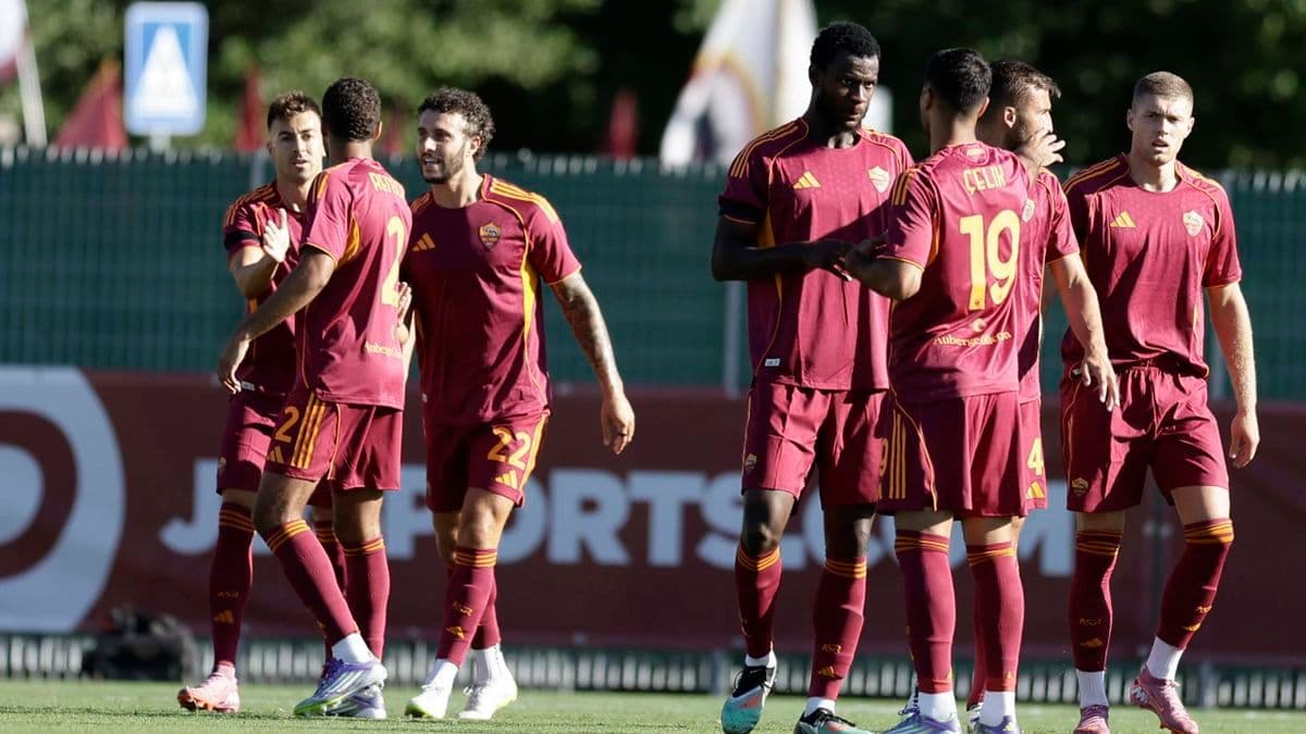 Đội hình AS Roma trên sân, thể hiện sự sắp xếp chiến thuật của HLV Gasperini trong trận đấu.