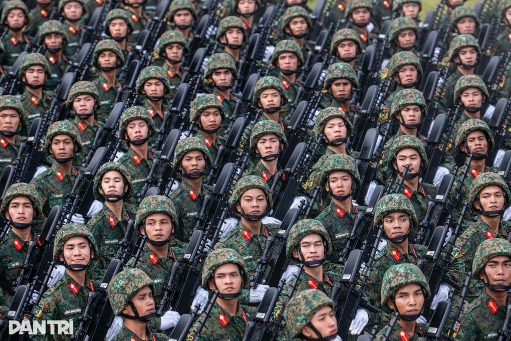 Đội hình diễu binh của quân đội Việt Nam trong buổi tập luyện chuẩn bị cho Đại lễ Quốc khánh tại Hà Nội.