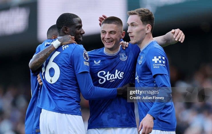 Đội hình Everton trước trận đấu, đối mặt với áp lực lớn sau chuỗi trận không thắng.