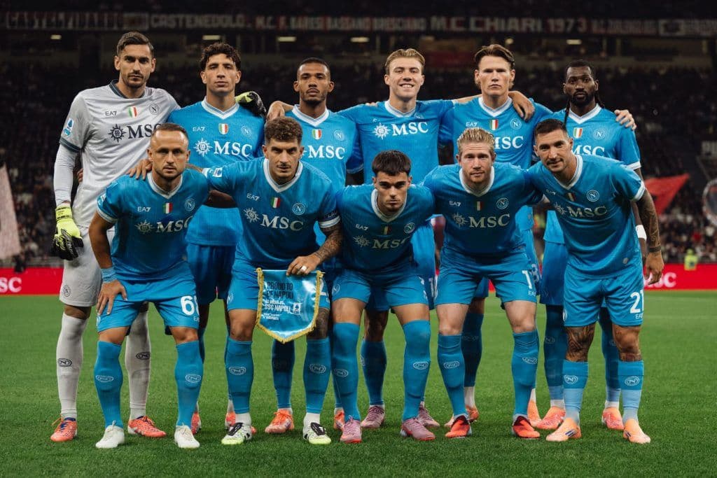 Đội hình Napoli, minh họa bản sắc Calcio với chiến thuật và tinh thần thép.