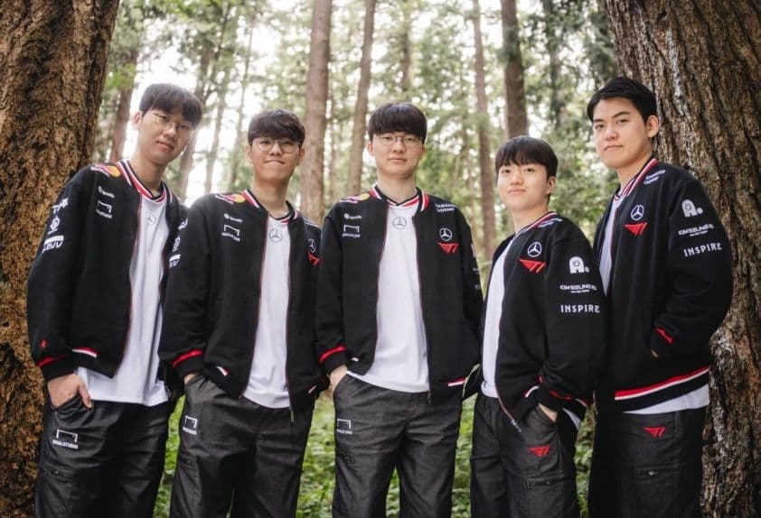 Đội hình T1 với Faker và Gumayusi tại MSI 2025