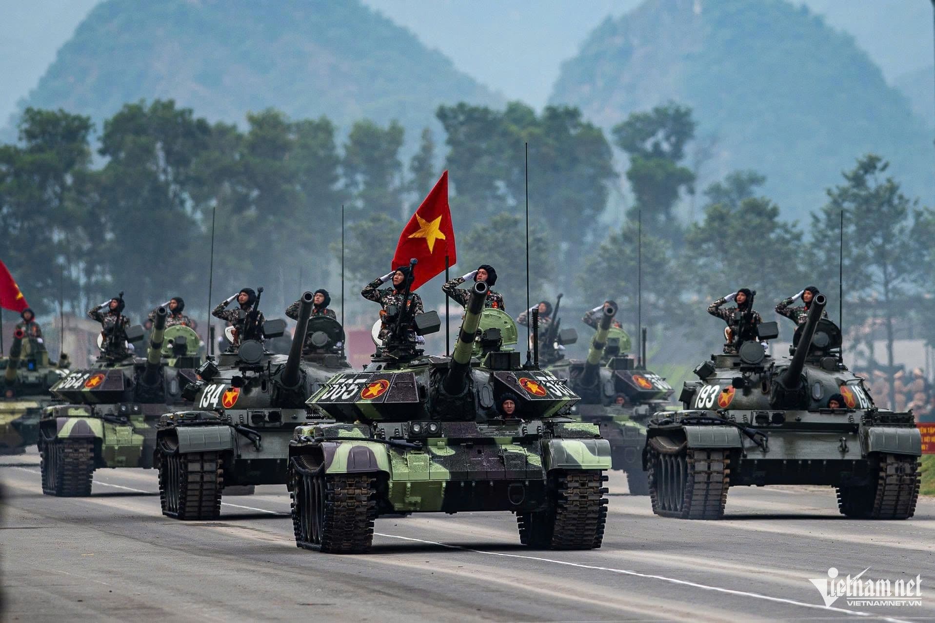 Đội hình xe tăng diễu binh trong lễ kỷ niệm Quốc khánh 2/9, nhấn mạnh ý nghĩa trọng đại của ngày lễ.