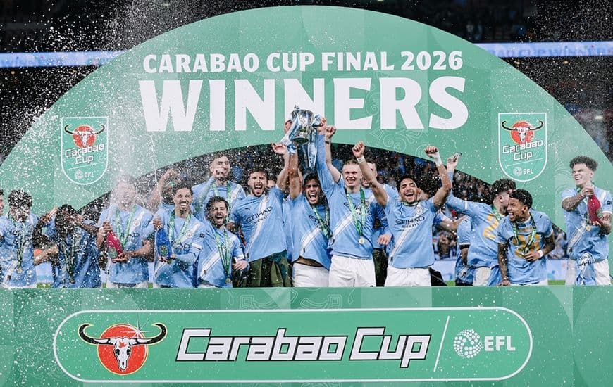 Đội Manchester City ăn mừng chức vô địch Cúp Liên đoàn Anh 2026 trên sân Wembley.