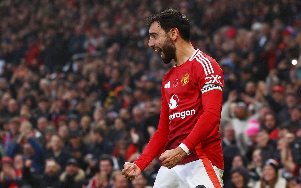 Đội trưởng Bruno Fernandes của Man Utd ăn mừng bàn thắng, thể hiện tinh thần chiến đấu của Quỷ Đỏ
