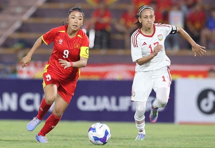 Đội trưởng Huỳnh Như của đội tuyển nữ Việt Nam trong trận đấu vòng loại Asian Cup.