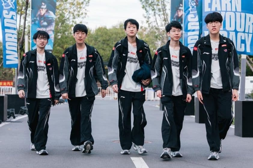 Đội tuyển Anyone's Legend (AL) bước vào vòng Tứ kết Chung Kết Thế Giới 2025.