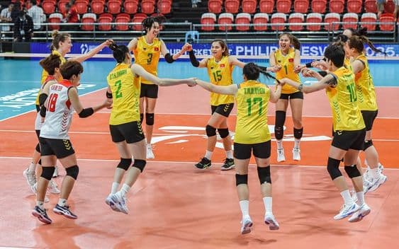 Đội tuyển bóng chuyền nữ Việt Nam ăn mừng chiến thắng tại VTV Cup 2025.