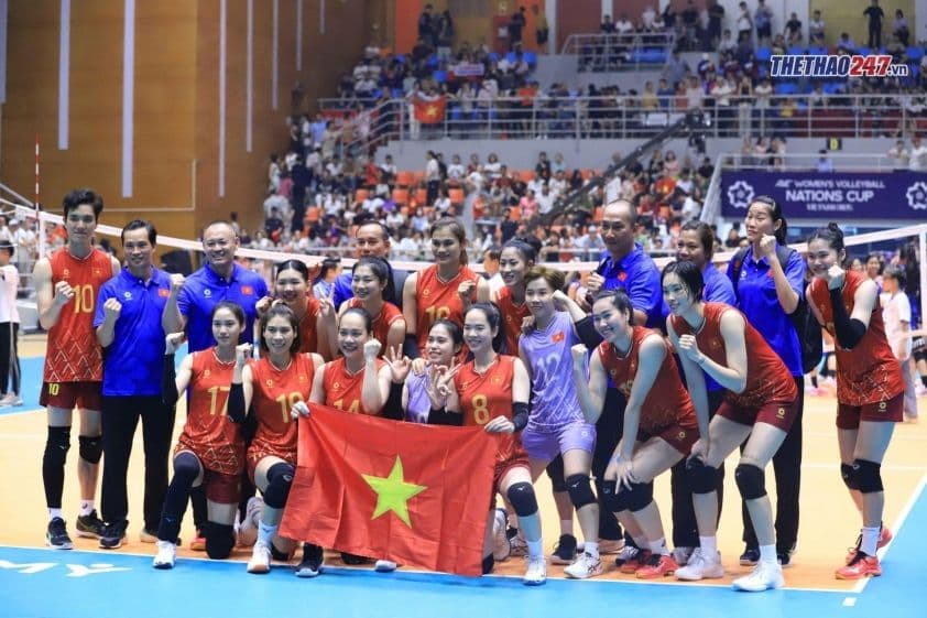 Đội tuyển bóng chuyền nữ Việt Nam tại VTV Cup 2025, thể hiện tinh thần quyết tâm và giấc mơ lớn.