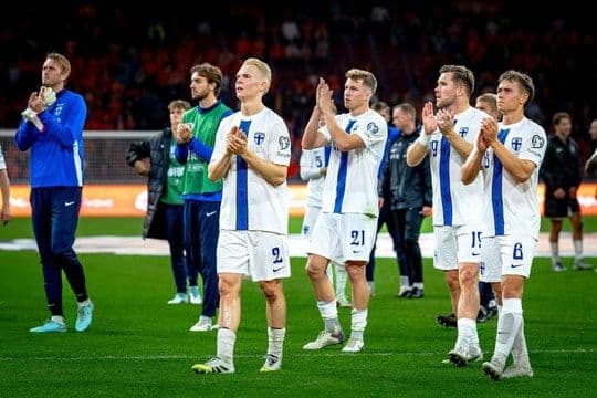 Đội tuyển Ý cùng nhau thể hiện quyết tâm cho vòng play-off World Cup.