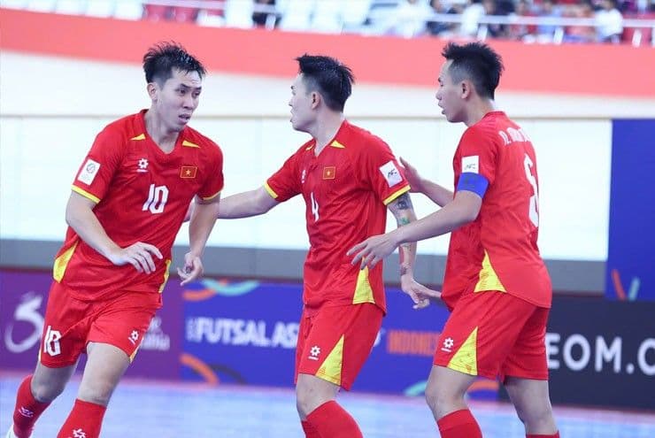 Đội tuyển Futsal Việt Nam ăn mừng chiến thắng kịch tính trước Kuwait