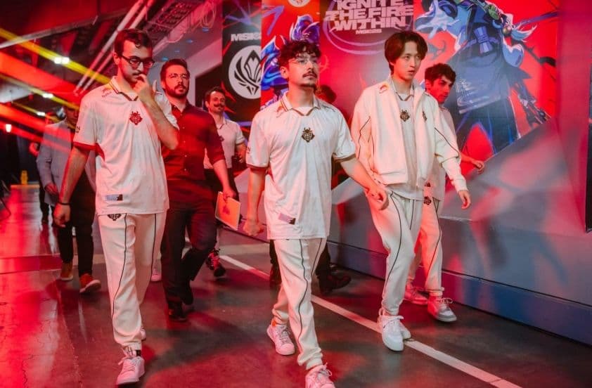 Đội tuyển G2 Esports tiến vào sân khấu MSI, thể hiện không khí giải đấu quốc tế.