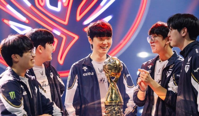 Đội tuyển Gen.G Esports ăn mừng chức vô địch, thành quả mà người hâm mộ lo ngại bị ảnh hưởng bởi lịch trình không công bằng.