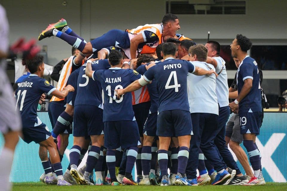 Đội tuyển Guatemala ăn mừng chiến thắng bất ngờ trước Canada tại Gold Cup 2025.