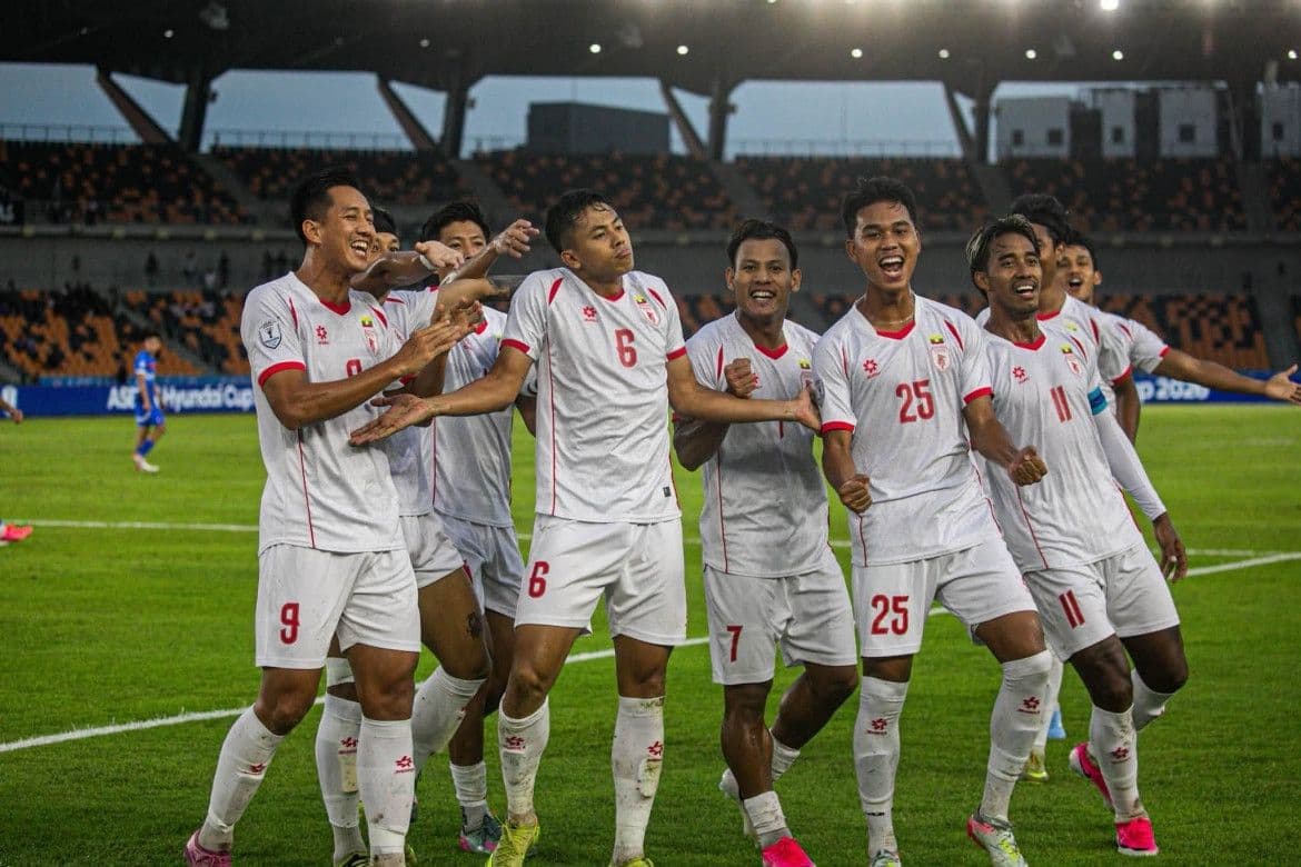 Đội tuyển Myanmar ăn mừng bàn thắng trong trận đấu với Philippines tại ASEAN Cup