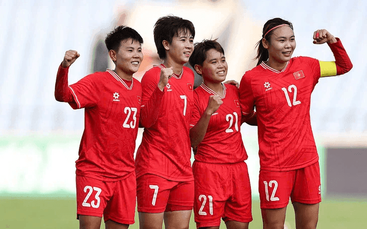 Đội tuyển nữ Việt Nam thể hiện tinh thần đồng đội và quyết tâm cao trong trận đấu quan trọng.