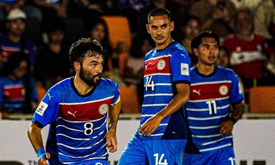 Đội tuyển Philippines trong trận đấu, thể hiện lối chơi đầy tham vọng.