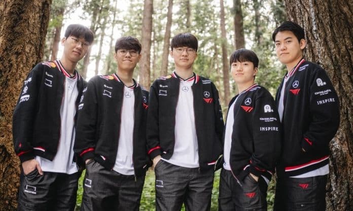 Đội tuyển T1 ăn mừng chiến thắng tại MSI 2025
