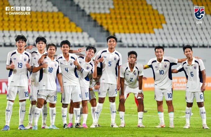 Đội tuyển U19 Thái Lan ăn mừng chiến thắng, đội bóng có thể ảnh hưởng đến số phận U19 Việt Nam tại giải U19 Đông Nam Á.